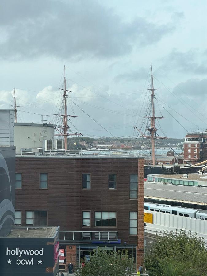 Gunwharf Quays Harbour Apartments Портцмаус Экстерьер фото