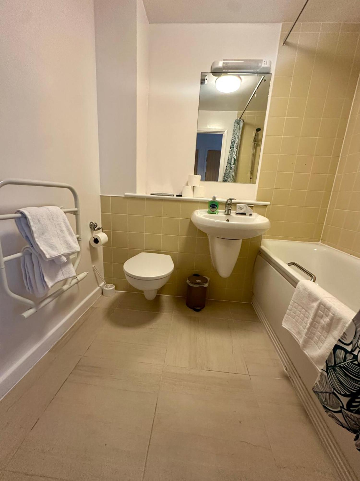 Gunwharf Quays Harbour Apartments Портцмаус Экстерьер фото