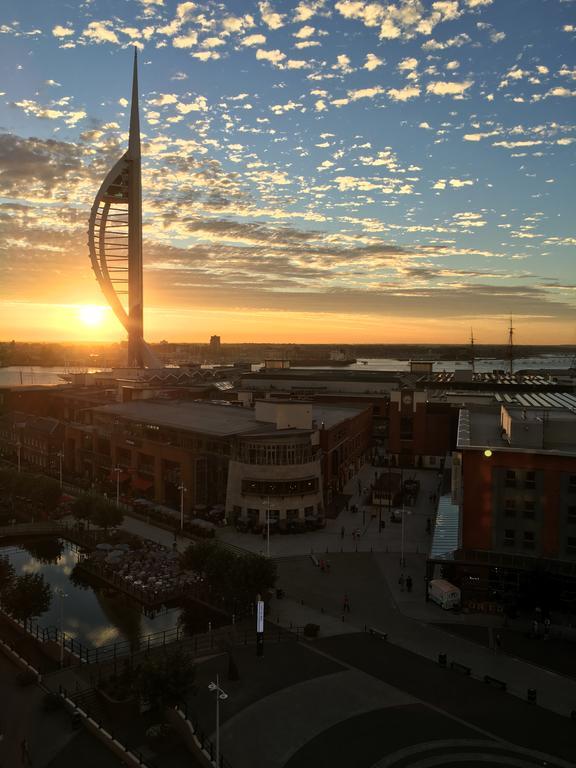 Gunwharf Quays Harbour Apartments Портцмаус Экстерьер фото